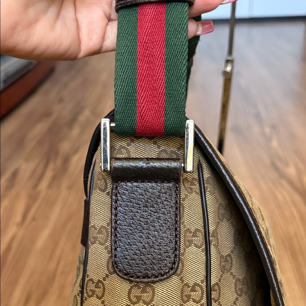 A512- Gucci crossbody bag - Picture 12 of 16